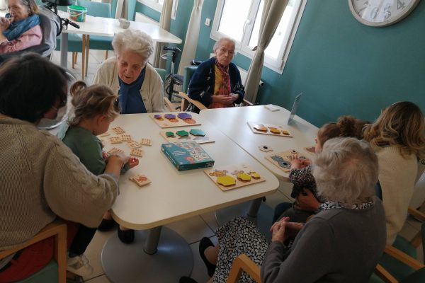 Enfants_seniors_jeux